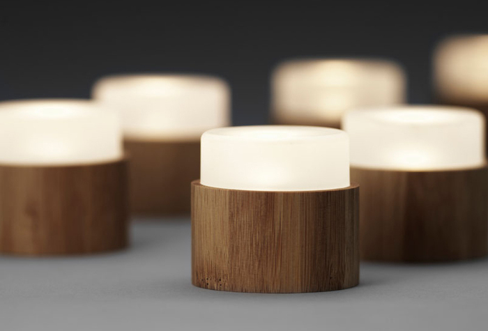 Duni LED Mini Lampe 8er Set multicolour inkl. warmwei mit 8er Set Bambus Halter -